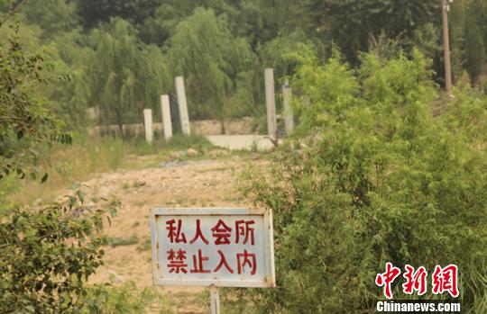 图为位于平山县李家庄村的三座别墅。 艾广德 摄