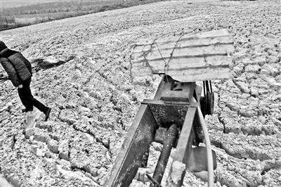 甘肃静宁饮用水遭污染 企业老板之子喝污水病倒